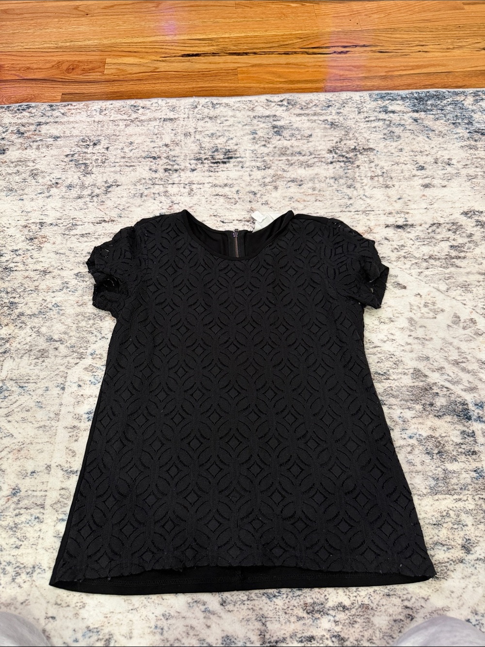 Market & Spruce Black Short-Sleeve Lace Overlay Tunic Top